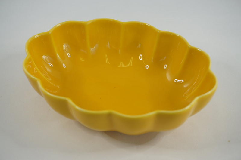 黄釉　菊割楕円小鉢　1