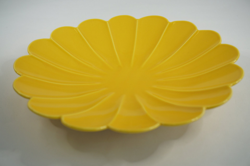 黄釉　七寸菊紋皿　1