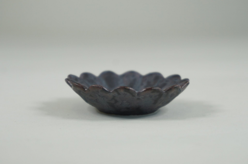 黒錆絞り　花形豆皿 3