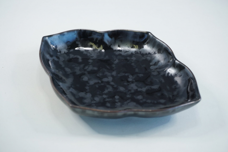 黒釉絞り 桔梗菱形小皿 1