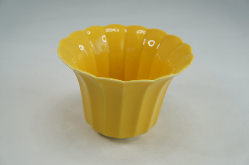 黄釉菊割反型中鉢 1