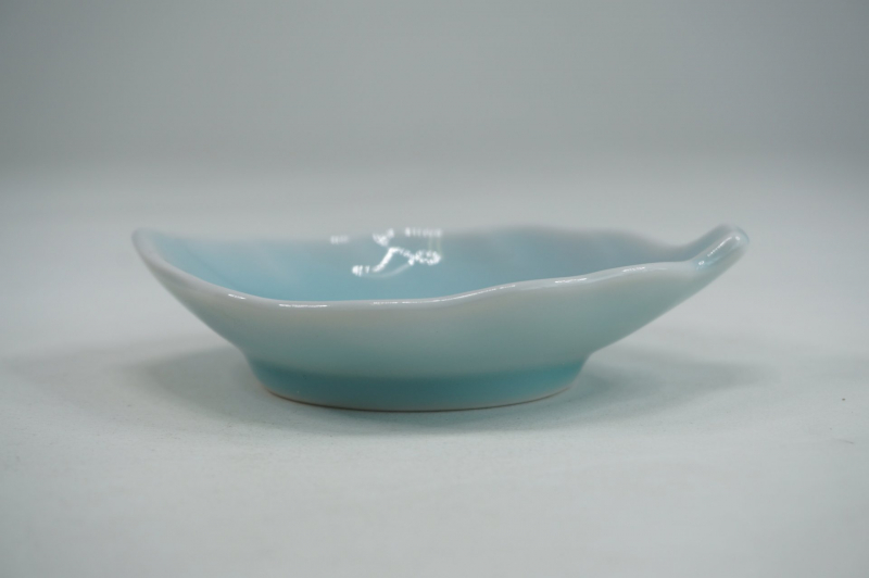 青白磁木の葉型皿小 3