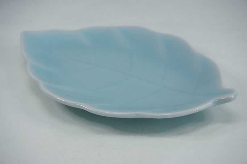 青白磁　木の葉型皿 2